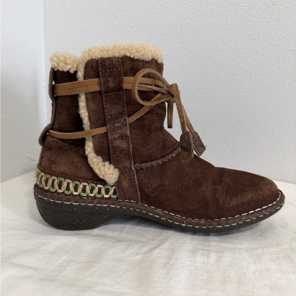 Ugg Cove Dark brown ankle boots 5178 Genuine Sheepskin size 7 - Picture 7 of 14